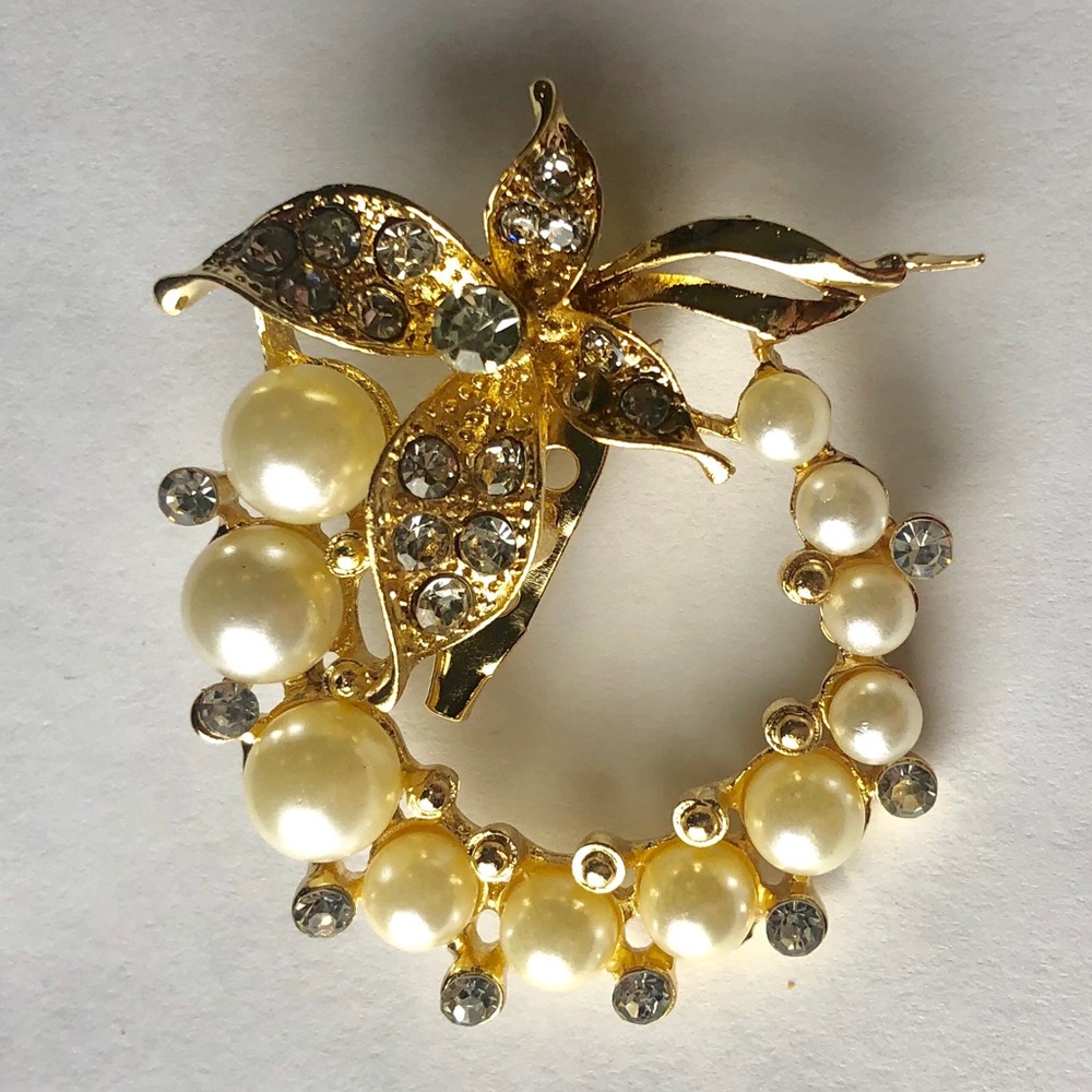 Pearl and crystal brooch
